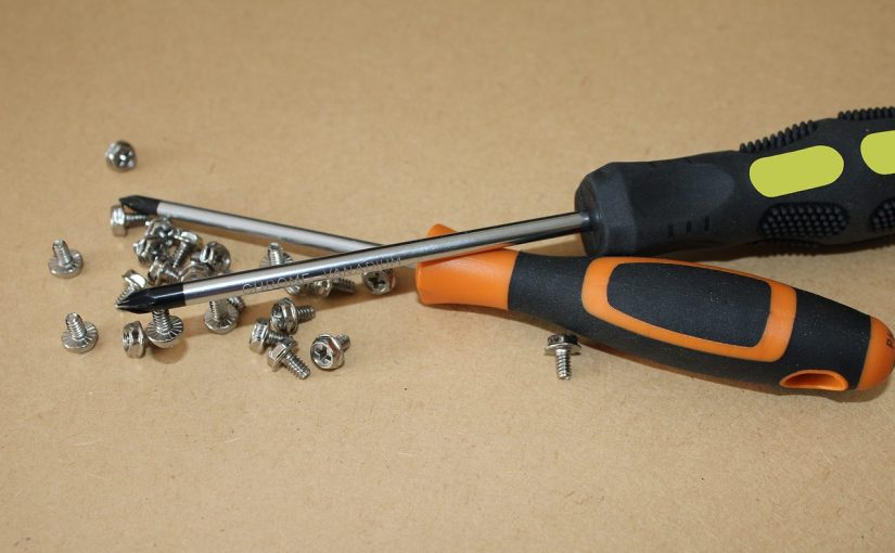 Co zrobić, kiedy sprzęt AGD odmawiają posłuszeństwa – lodówka nie chłodzi, pralka cieknie?